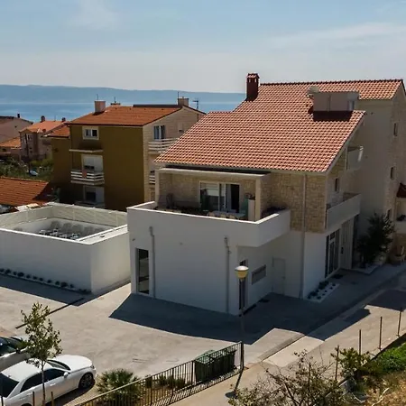 Oda ve Kahvaltı Miki 4*