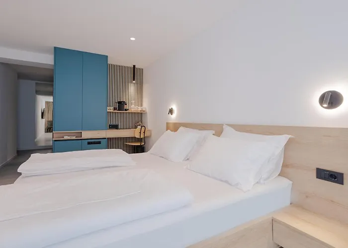 Miki 4* פודסטראנה