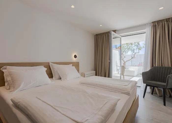 לינה וארוחת בוקר Miki 4*