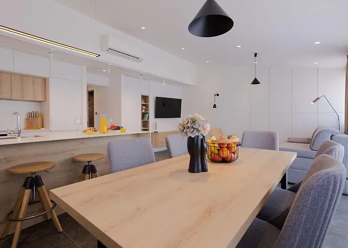 לינה וארוחת בוקר Miki 4*