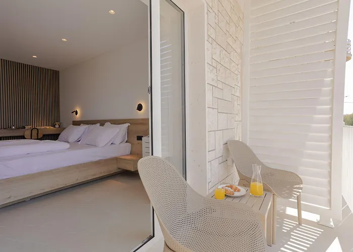 לינה וארוחת בוקר Miki 4*