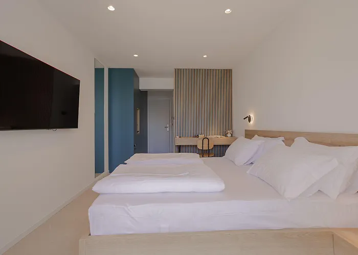 Miki 4* פודסטראנה