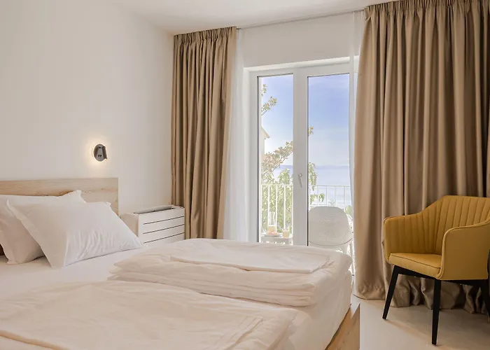 לינה וארוחת בוקר Miki 4*